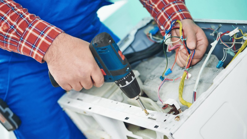 Akhisar Hotpoint Hotpoint çamaşır makinesi kart tamiri – Su almama arızası orijinal parça ile giderildi. - Teknik servis örneği